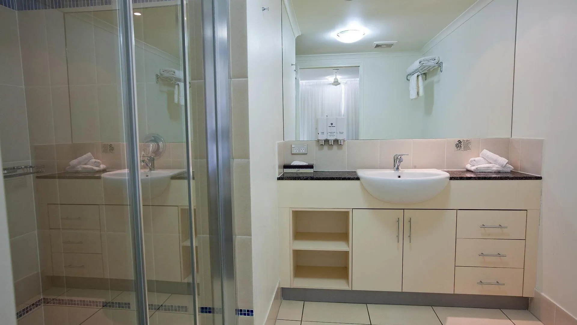 **** Szálloda Park Regis City Quays Cairns Ausztrália